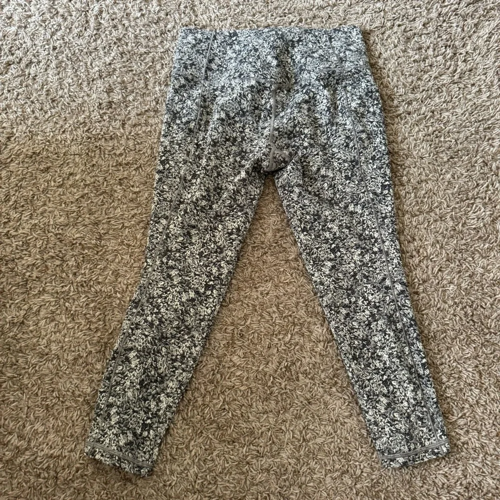Athleta salutation stash pocket II 7/8 tight leggings size M - Picture 4 of 11